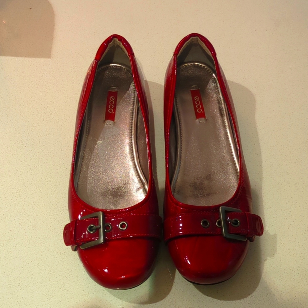 Ecco Red Patent Leather Ballet Flats with Buckle